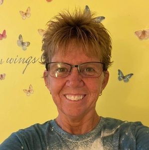 Meet your Posher, Crystal